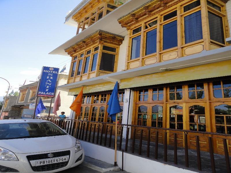 לה Hotel Shanti Palace מראה חיצוני תמונה